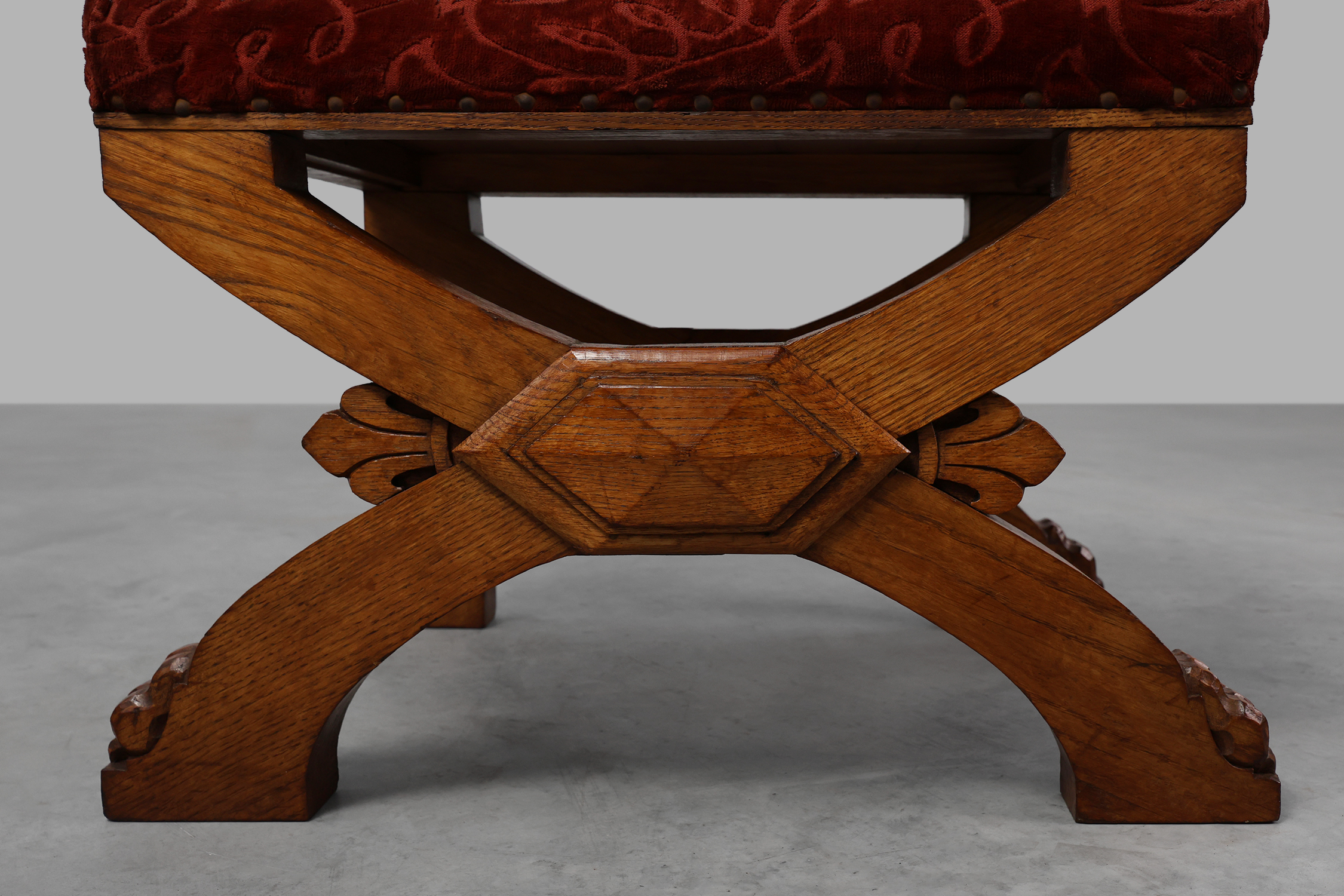 19th Century Gothic Revival Flemish Oak Ottoman, Belgiumthumbnail